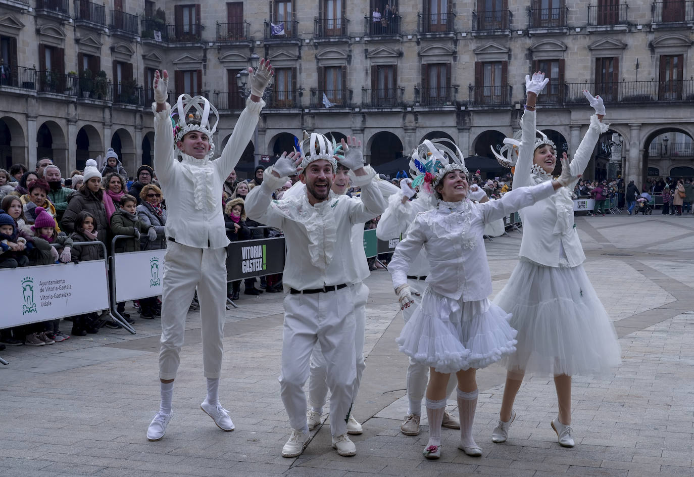 Fotos: Caluroso recibimiento en Vitoria a los Reyes Magos
