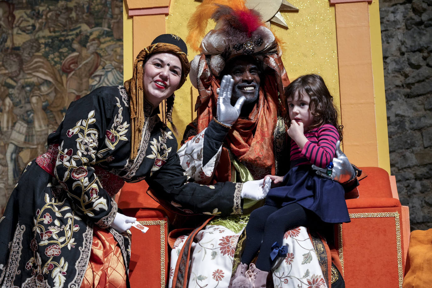 Fotos: Caluroso recibimiento en Vitoria a los Reyes Magos