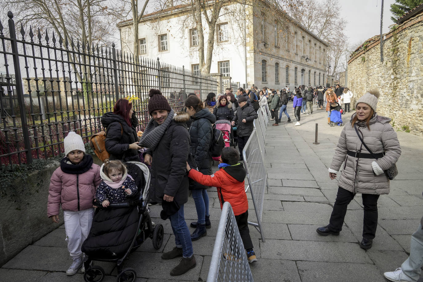 Fotos: Caluroso recibimiento en Vitoria a los Reyes Magos