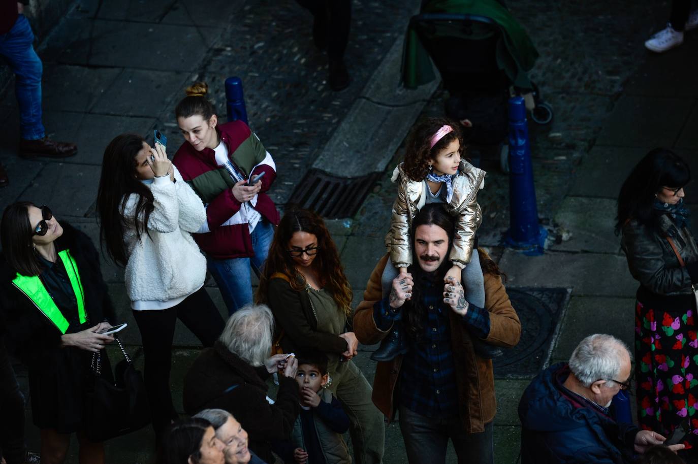 Nadie ha querido perderse la llegada de los Reyes Magos a Portugalete.