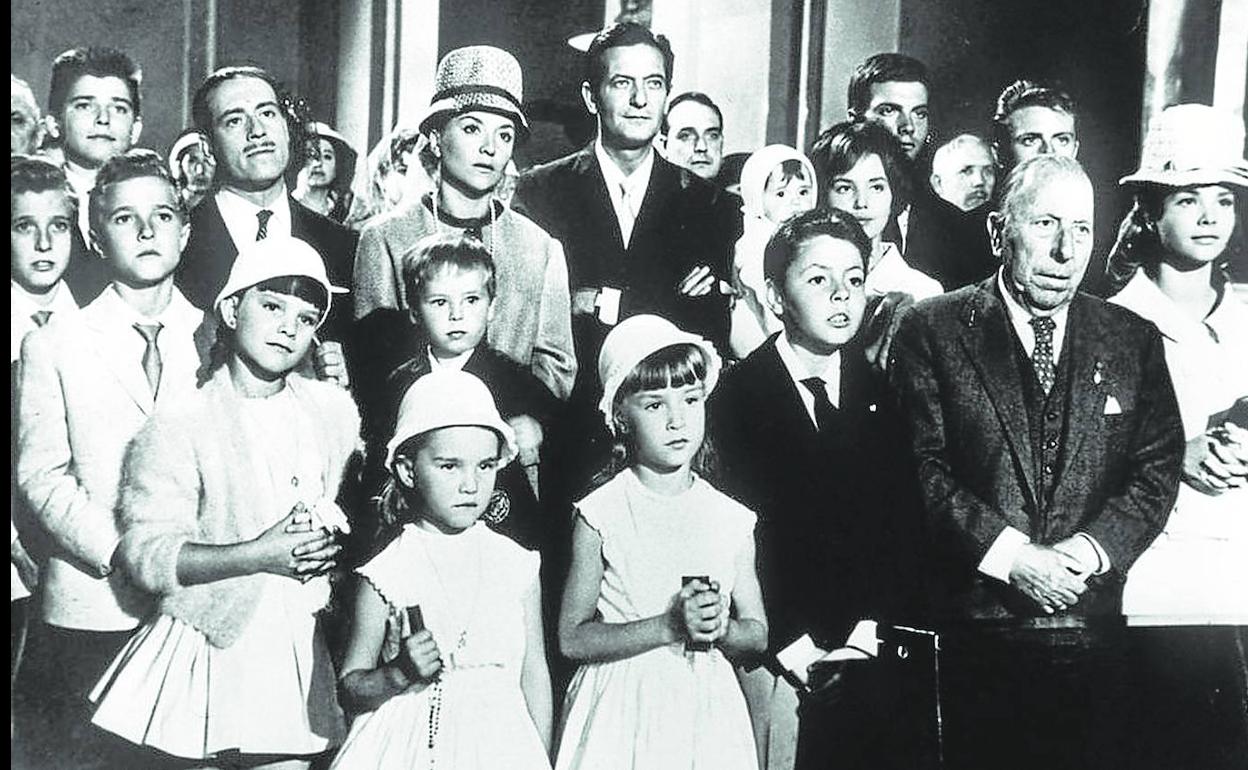 'La gran familia', de Pedro Masó (1962) exaltaba el modelo tradicional a través de las vivencias de unos padres con quince hijos. 