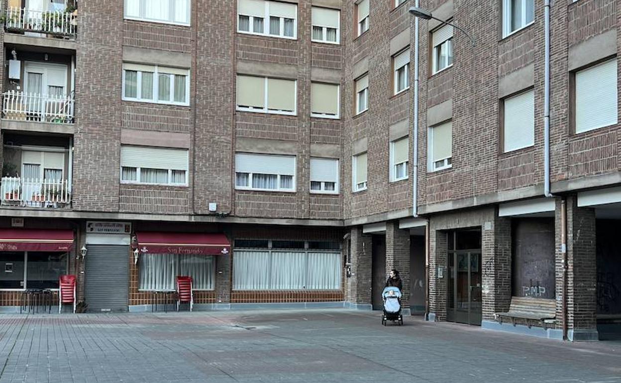 La plaza Untzueta de Latiorro es privada de uso público. 