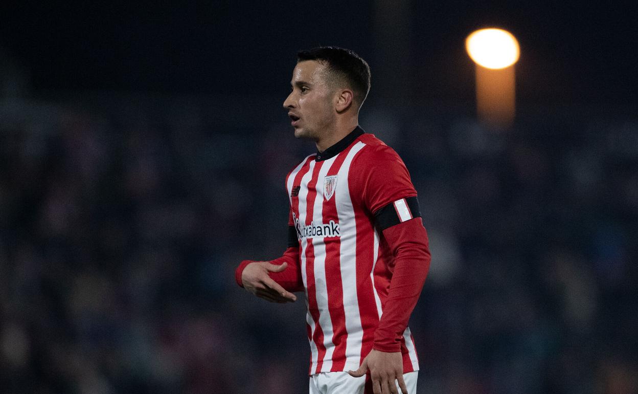Álex Berenguer, durante un partido con el Athletic. 