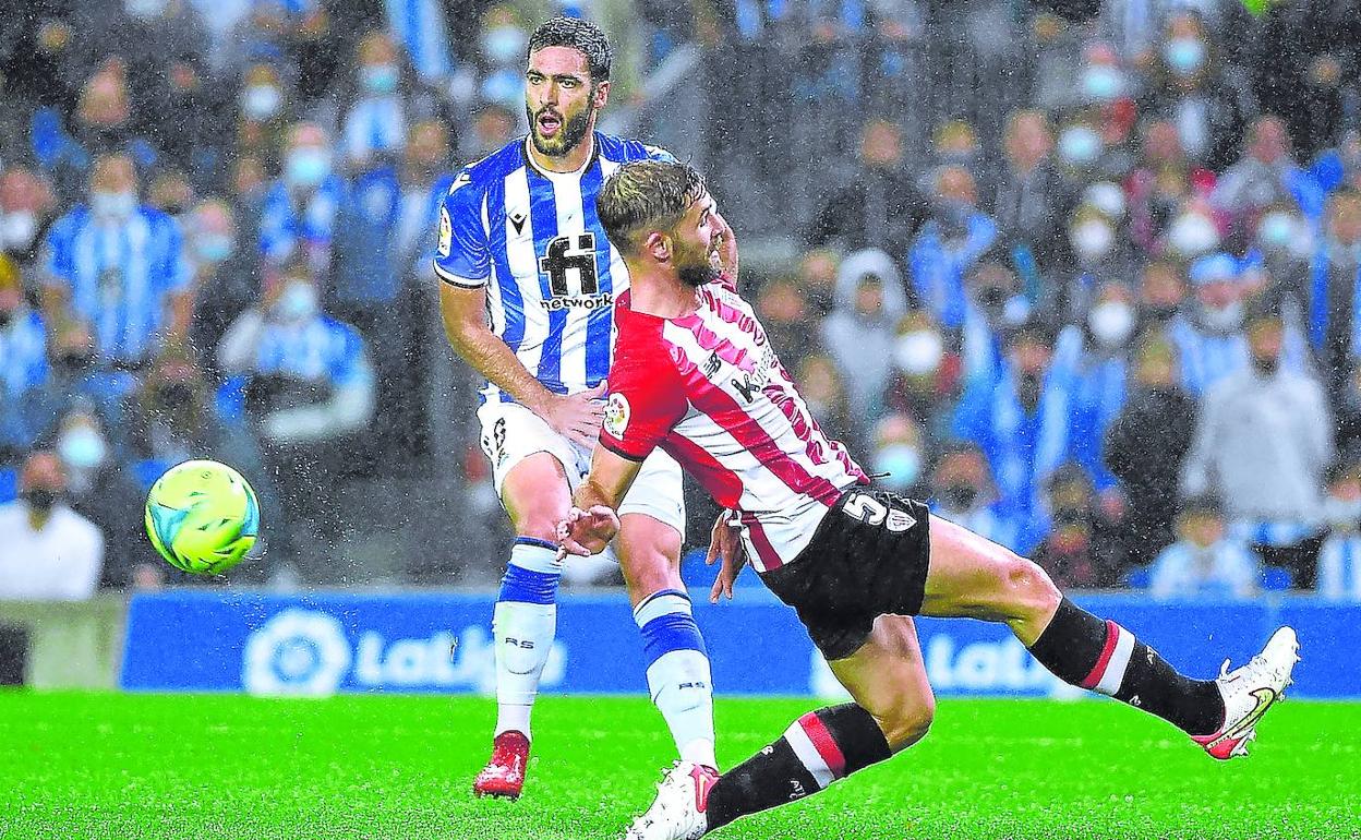 Yeray y Merino, durante un derbi.