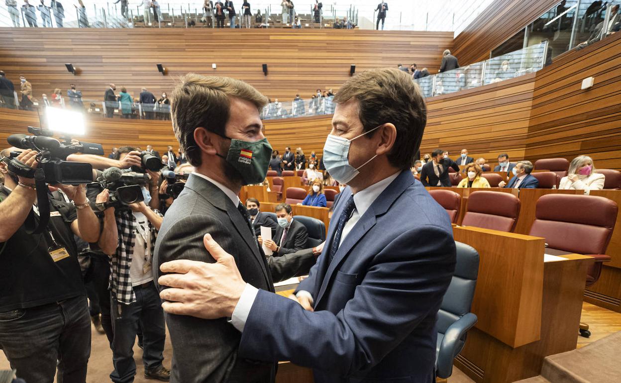 Gallardo y Mañueco, en el Parlamento de Castilla y León.