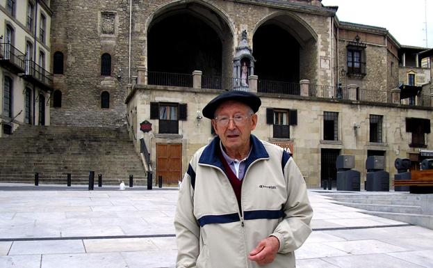 El autor vitoriano, en una imagen de archivo en la capital alavesa.