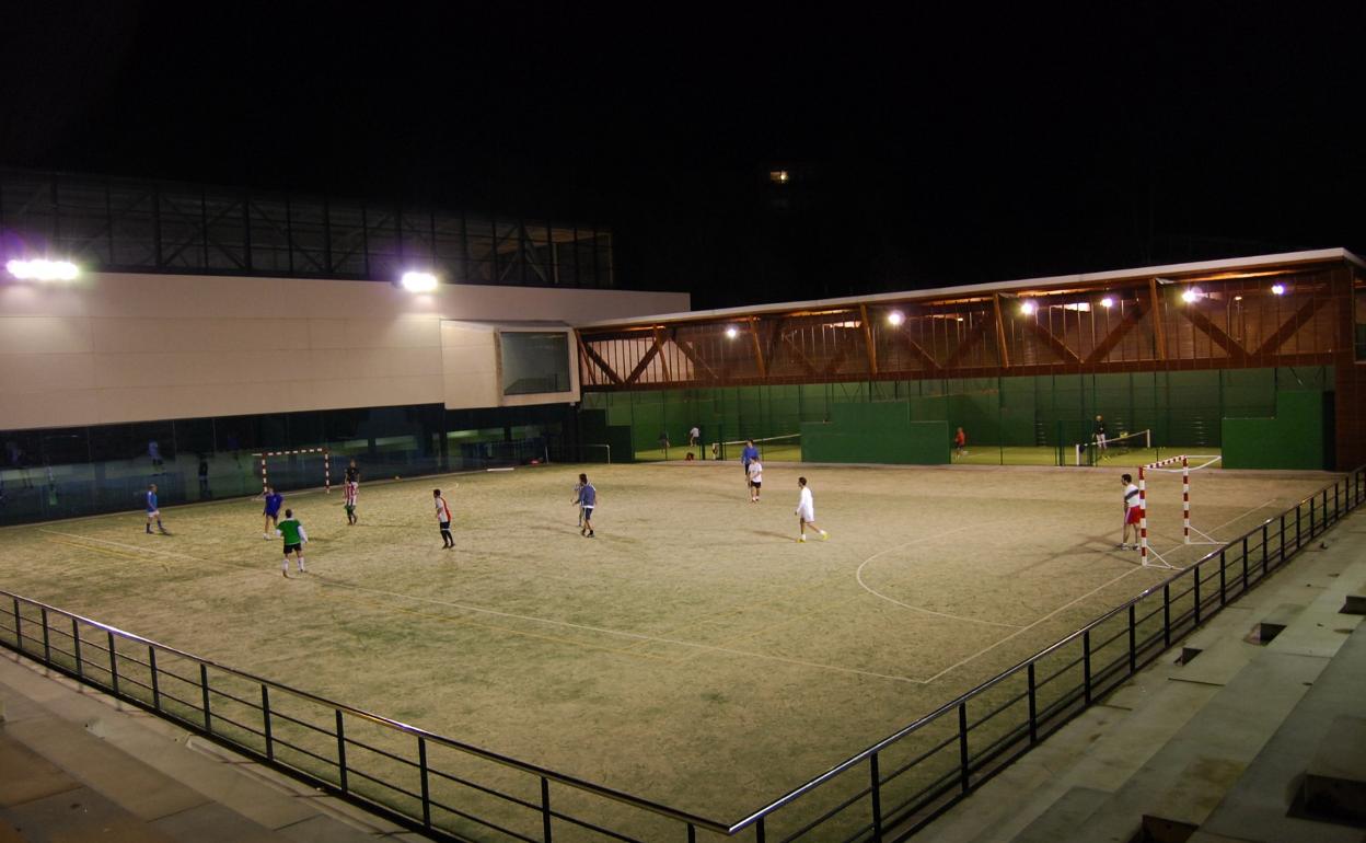 Terreno que se cubrirá con la futura carpa desmontable. 