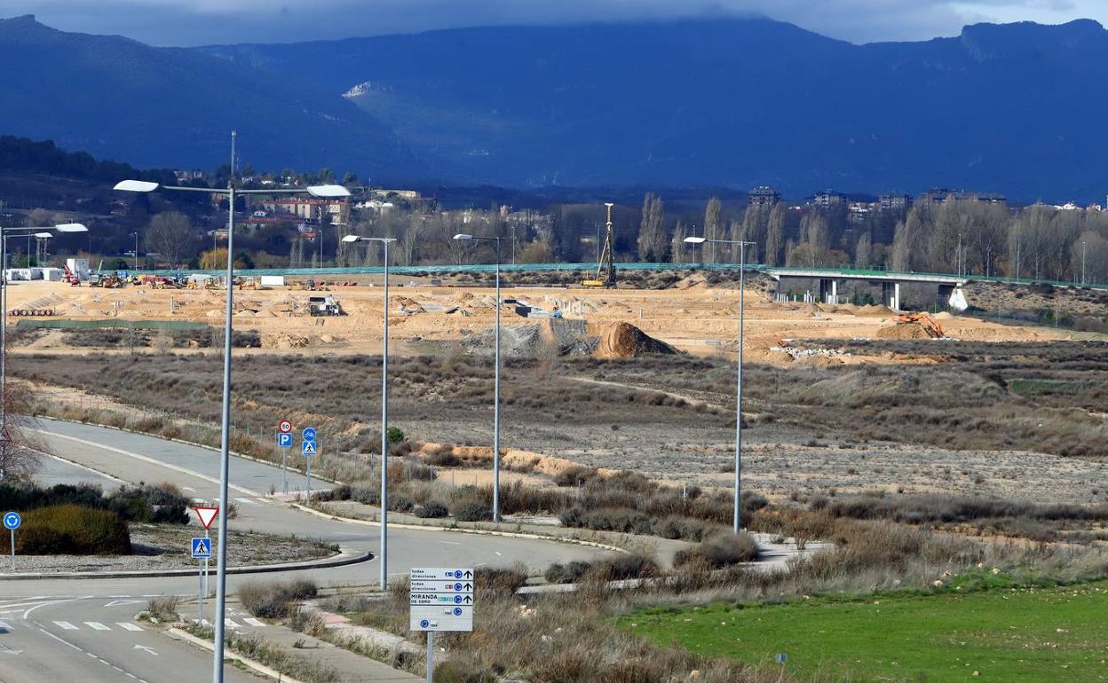 La parcela que adquirirá es la que está junto a los terrenos en los que Aldi está levantando su centro logístico. 