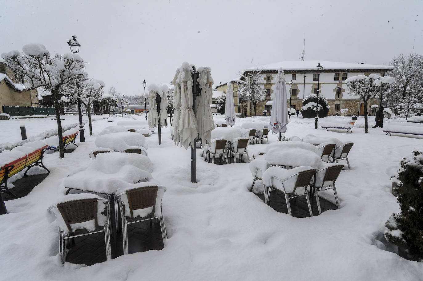 Fotos: Álava convive con la nieve en la segunda jornada del temporal