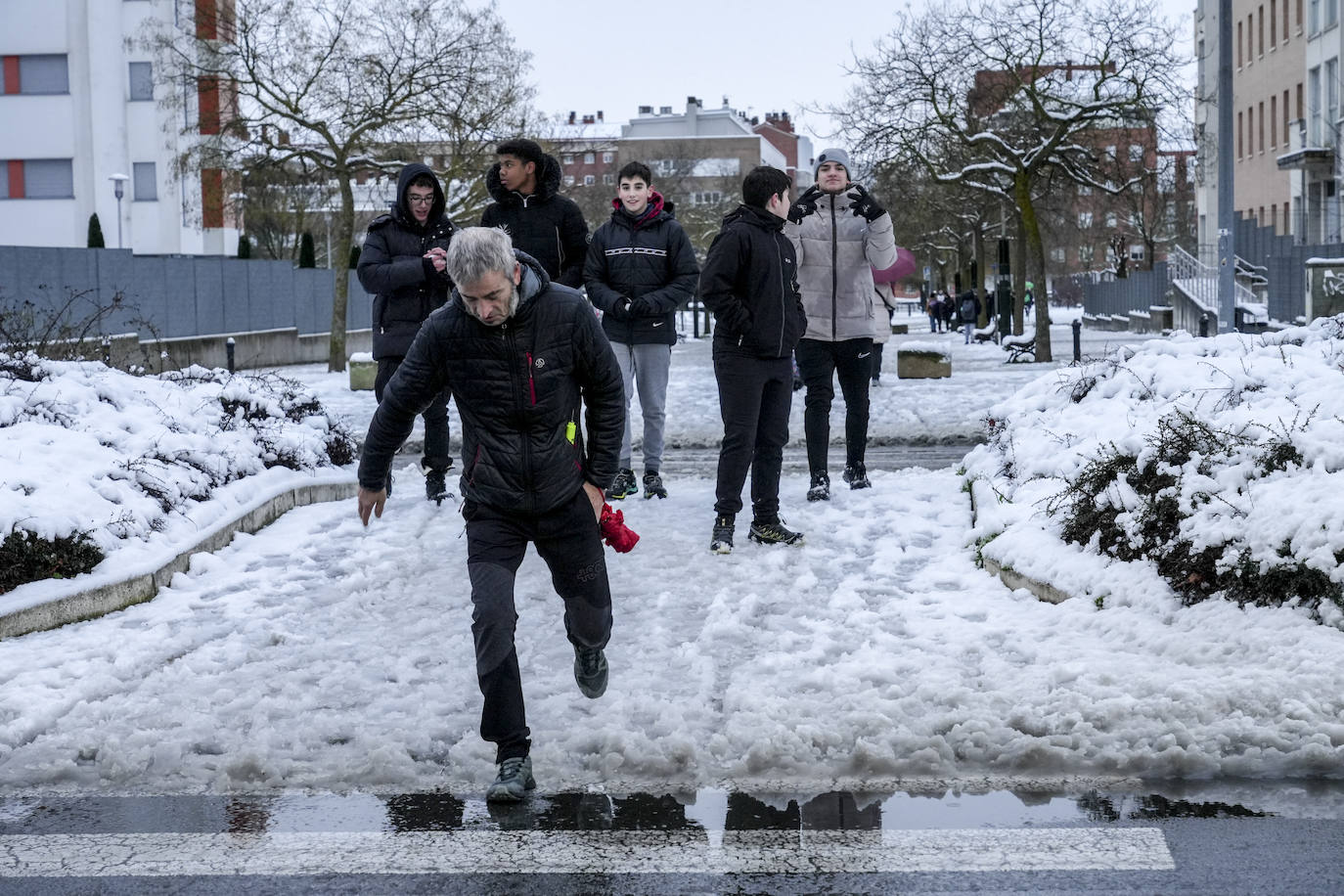 Fotos: Álava convive con la nieve en la segunda jornada del temporal