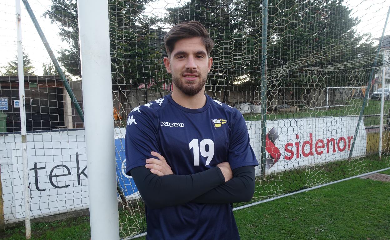 Xabi Naveira en una entrevista para EL CORREO la temporada pasada, cuando militaba en el Portugalete 