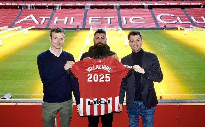 El presidente Jon Uriarte, Asier Villaibre yel director general de fútbol, Mikel González. 