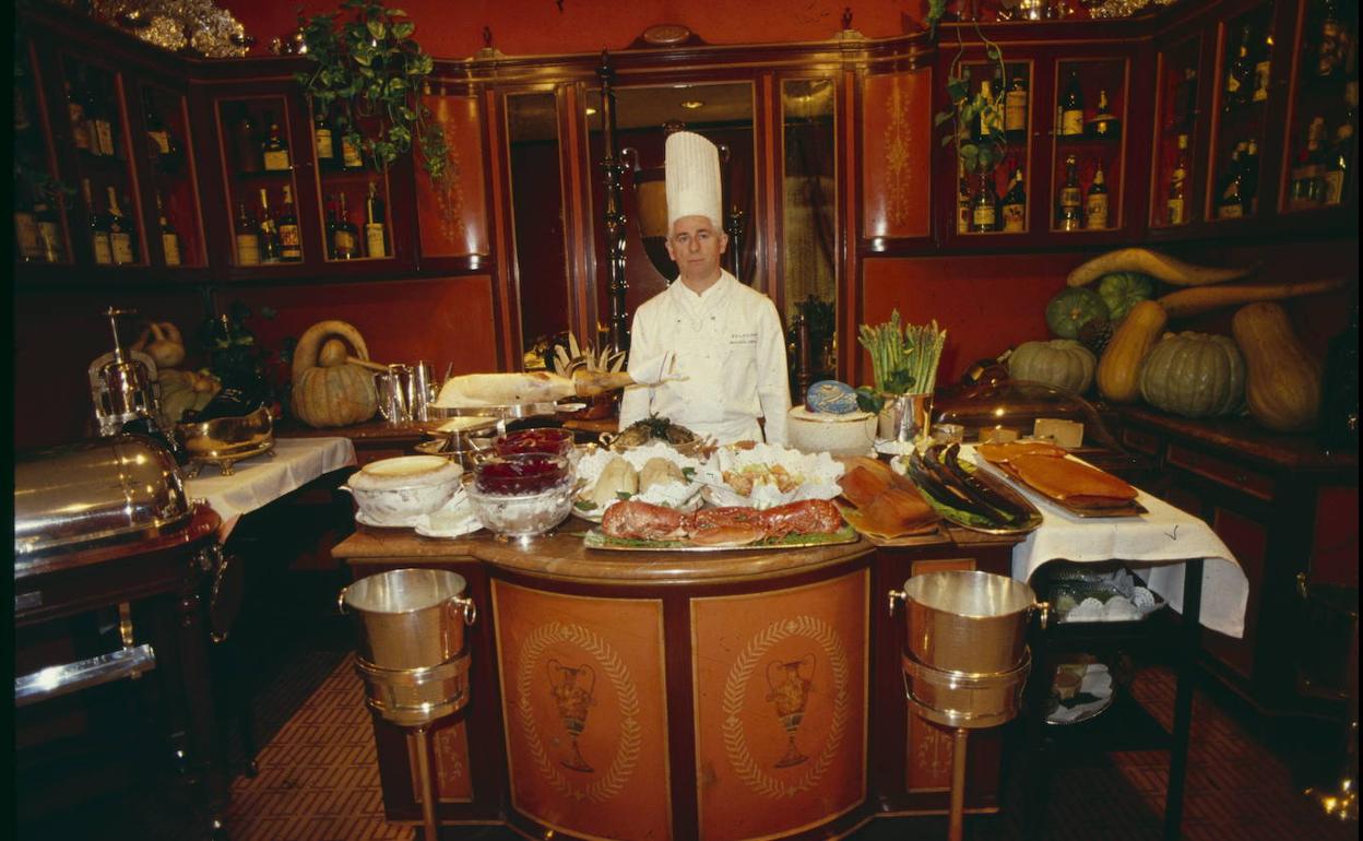 Benjamín Urdiain en el restaurante Zalacaín en 1984.