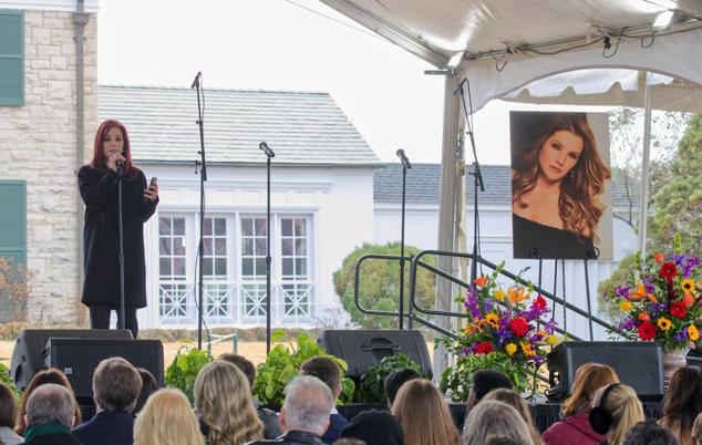 Fotos: El último adiós a Lisa Marie Presley: ya descansa junto a su padre en Graceland