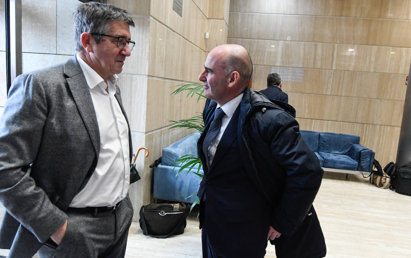 Patxi López, con Andoni Aldekoa, director general de EITB