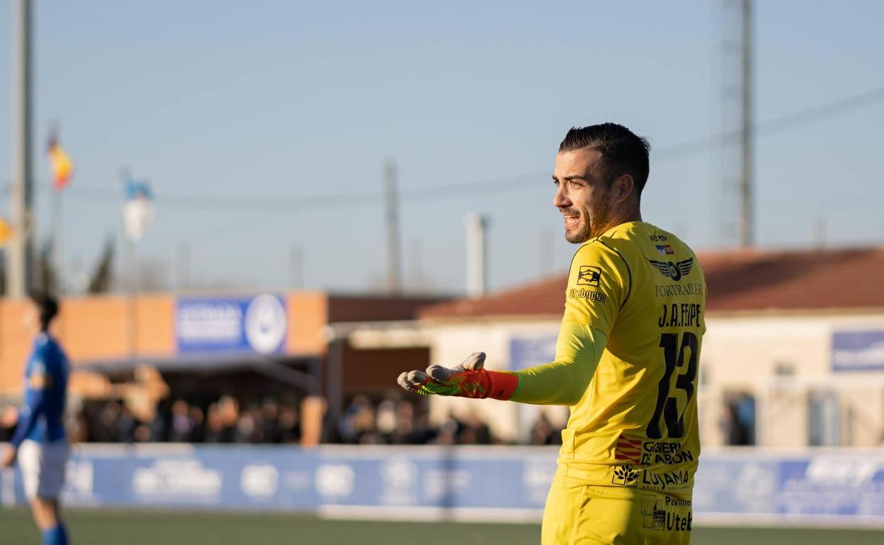 Jon Ander Felipe ha recuperado la ilusión por el fútbol en la portería del Utebo 