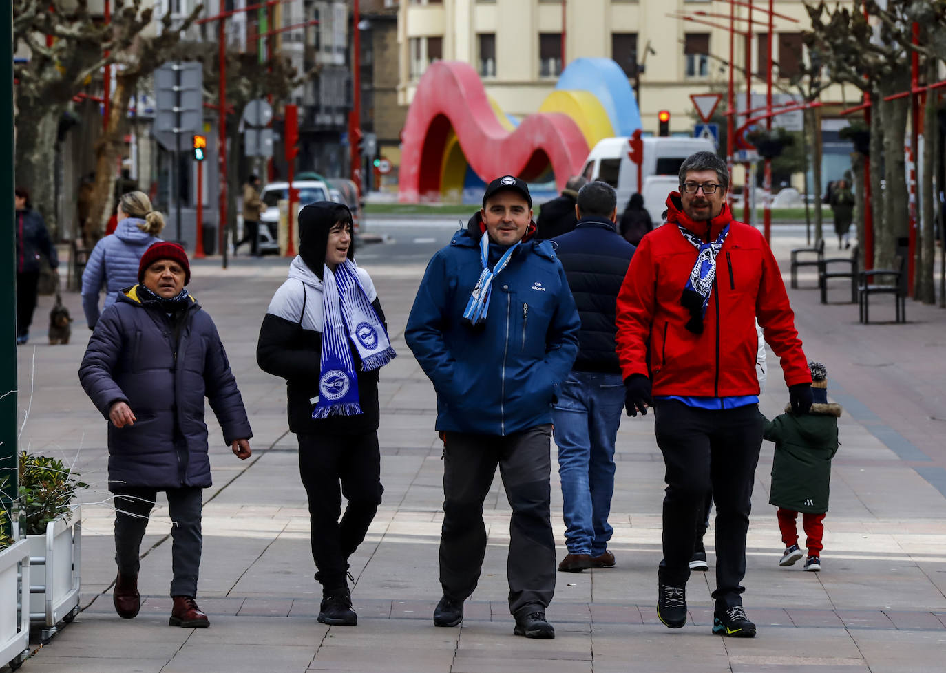 Fotos: Ambiente festivo en la previa del Mirandés-Deportivo Alavés