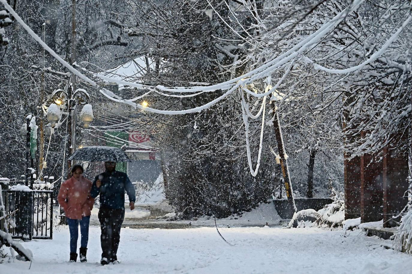 Fotos: Cachemira se cubre de blanco durante su 40 días de frío intenso