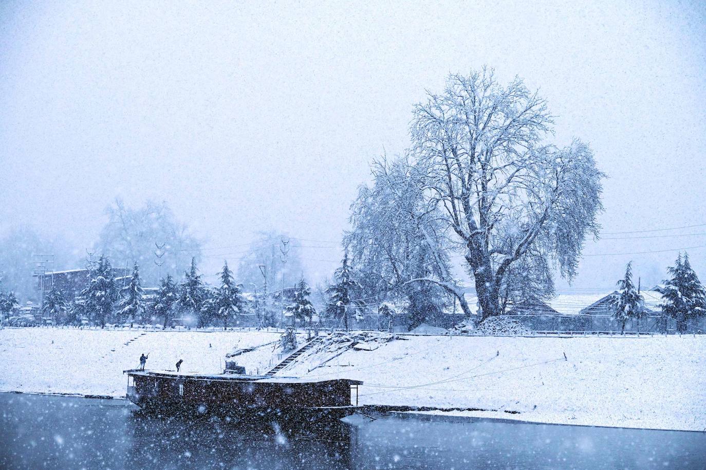 Fotos: Cachemira se cubre de blanco durante su 40 días de frío intenso