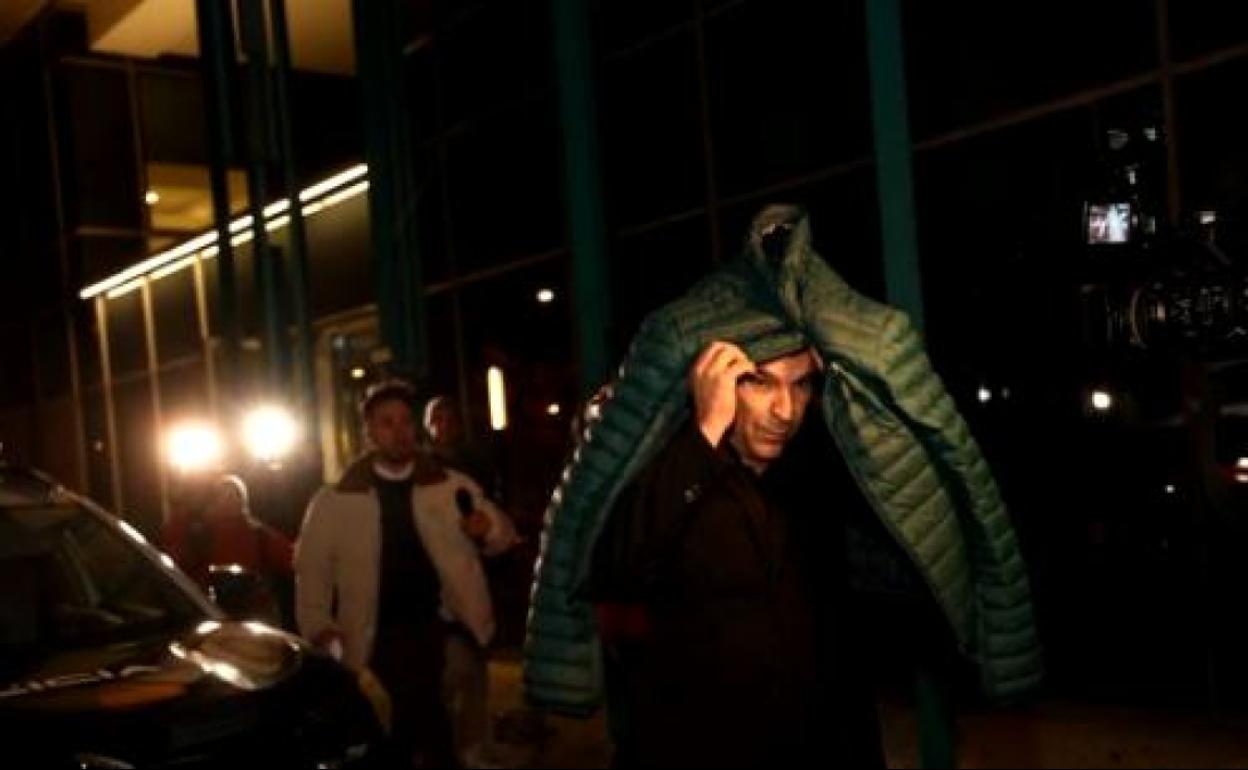 El productor Javier Pérez Santana, este domingo tras salir de los juzgados de Zaragoza una vez acusado de agresión sexual