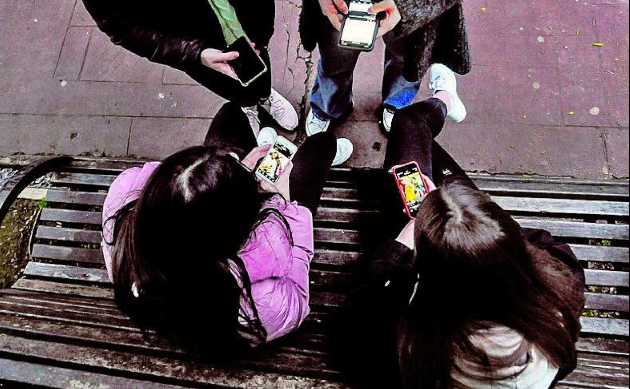 El uso de las pantallas se dispara y casi duplica durante el fin de semana. 