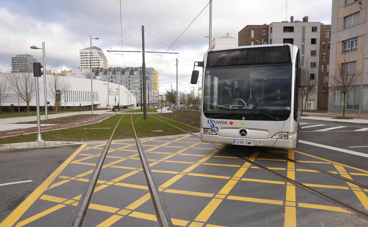 Nuevo trazado del tranvía por Salburua.