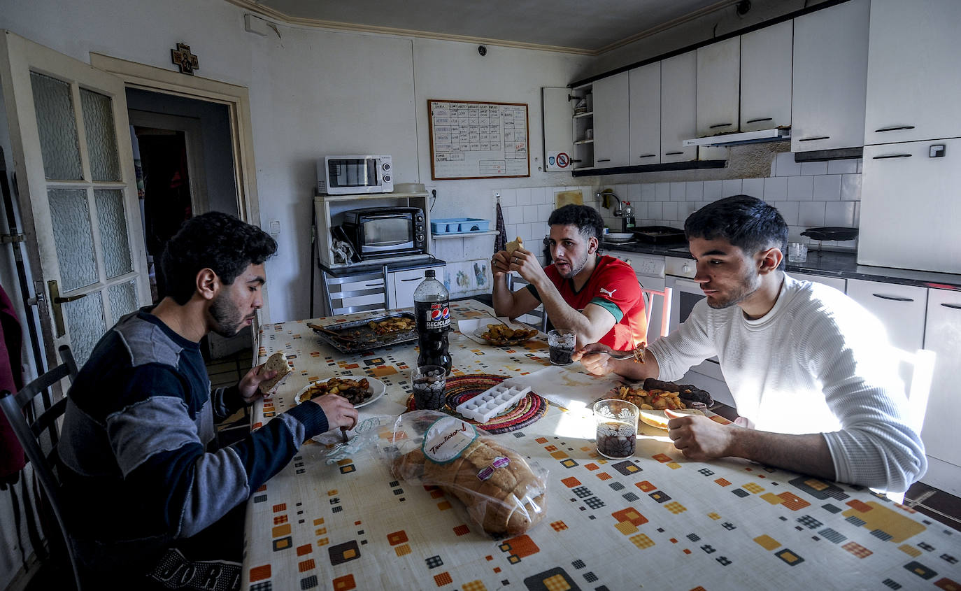 Fotos: Un piso de Vitoria da una segunda oportunidad a &#039;menas&#039; que han cumplido los 18