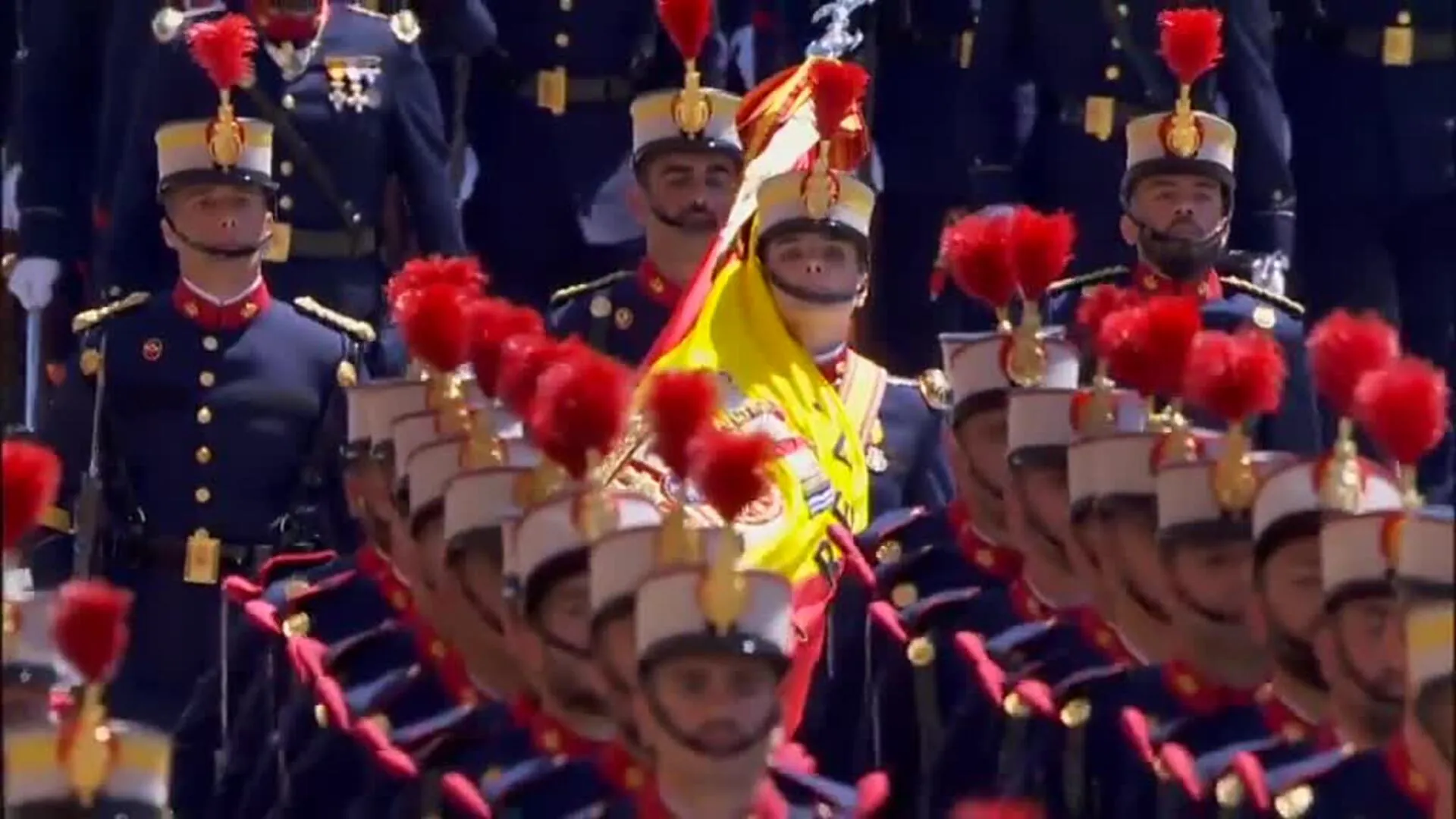 Los reyes presiden el desfile del Día de las Fuerzas Armadas en Granada