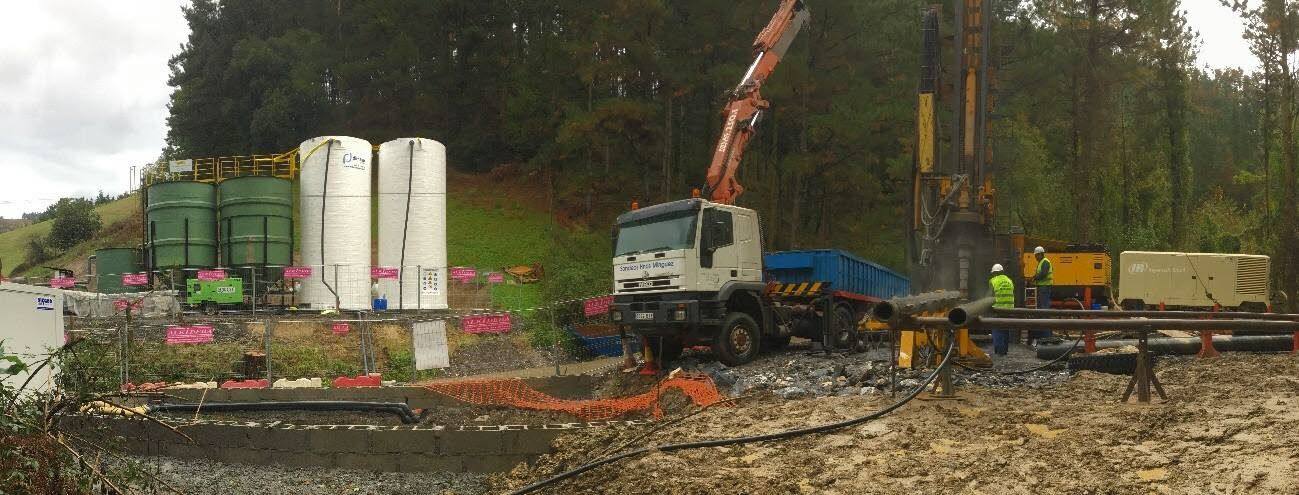 El agua captada a 400 metros bajo tierra en Berriatua aliviará el déficit de la comarca