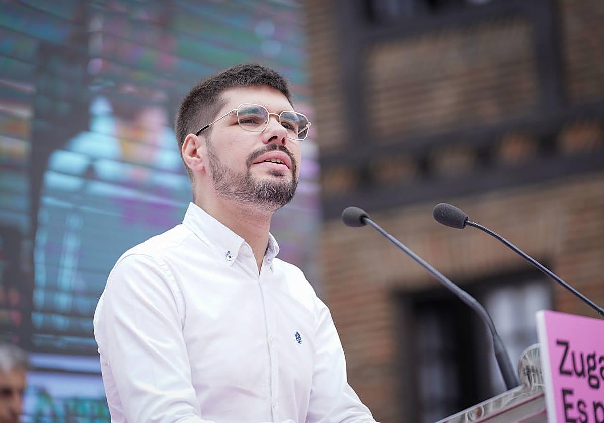 El líder de Sumar Mugimendua, Lander Martínez, durante un mitin para las generales.
