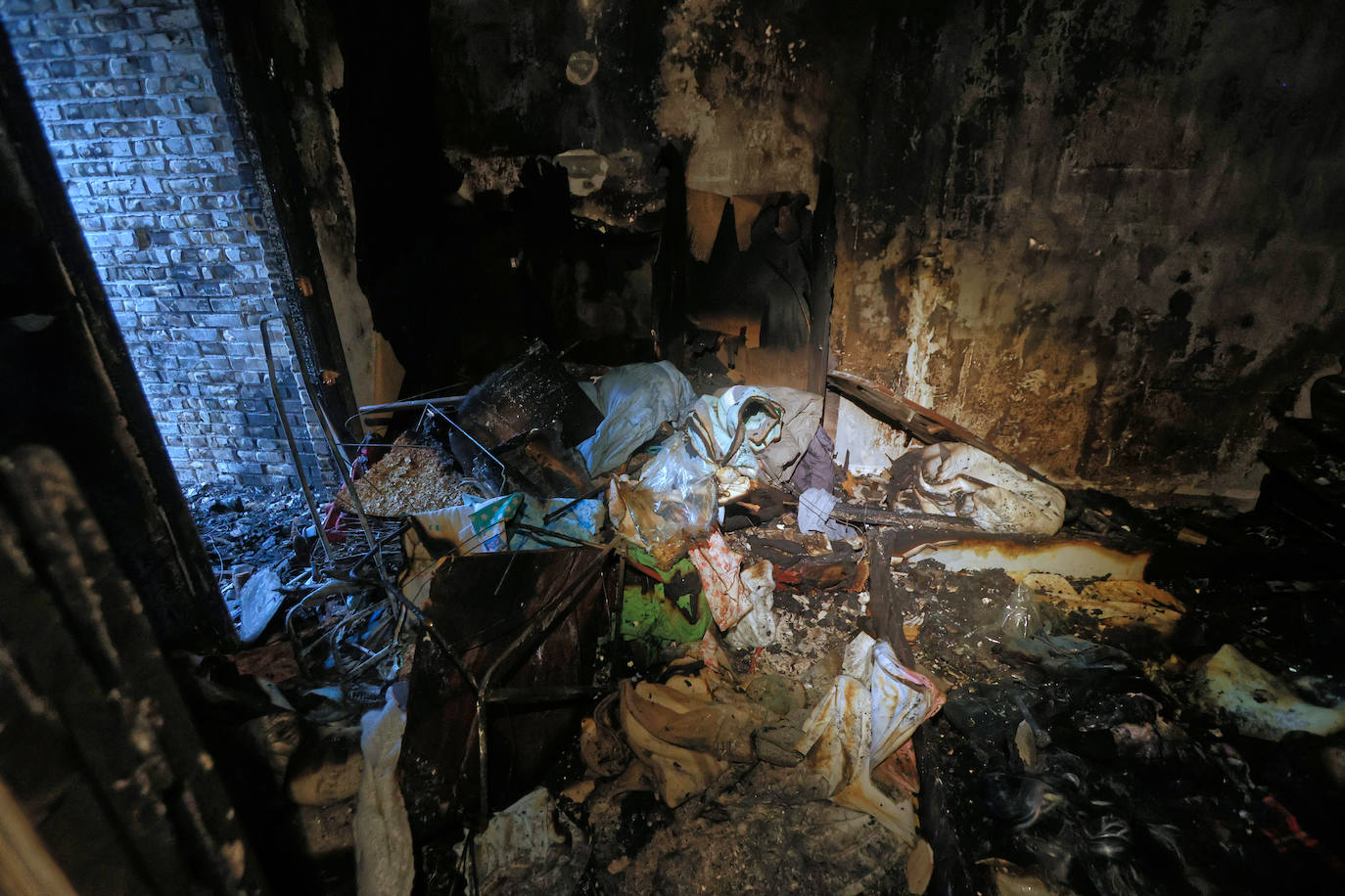 La vivienda calcinada en Rentería, desde dentro