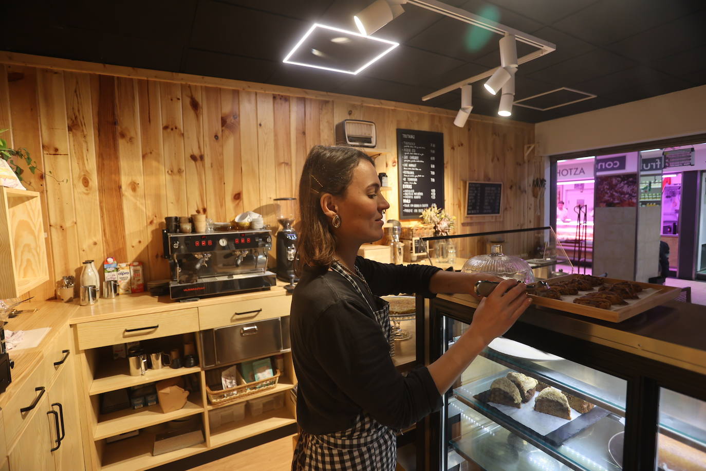 Dentro de un mercado y con mucho rollo: la nueva cafetería de Bilbao para tomar el &#039;brunch&#039;