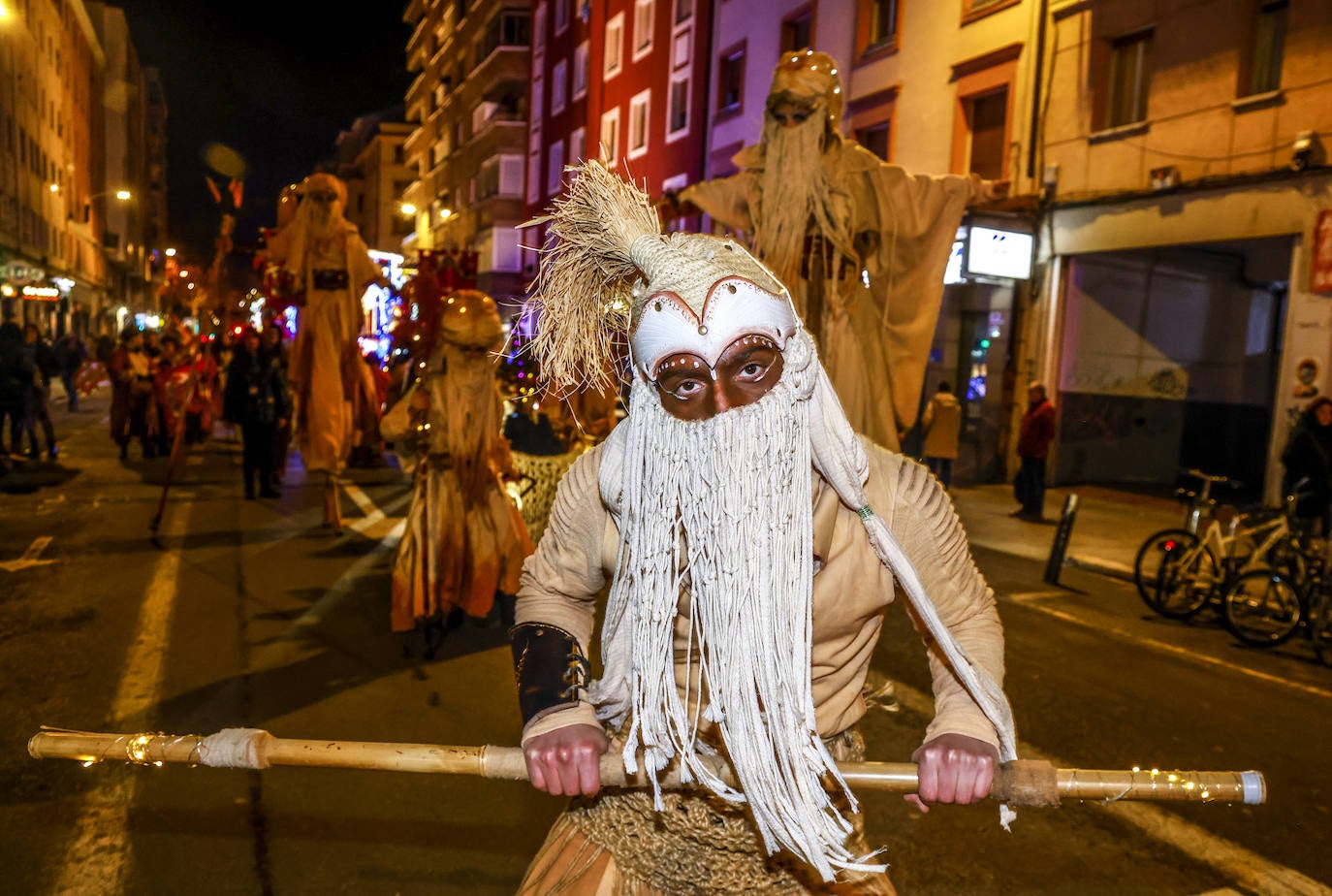 La Cabalgata de los Reyes Magos llena Vitoria de magia e ilusión