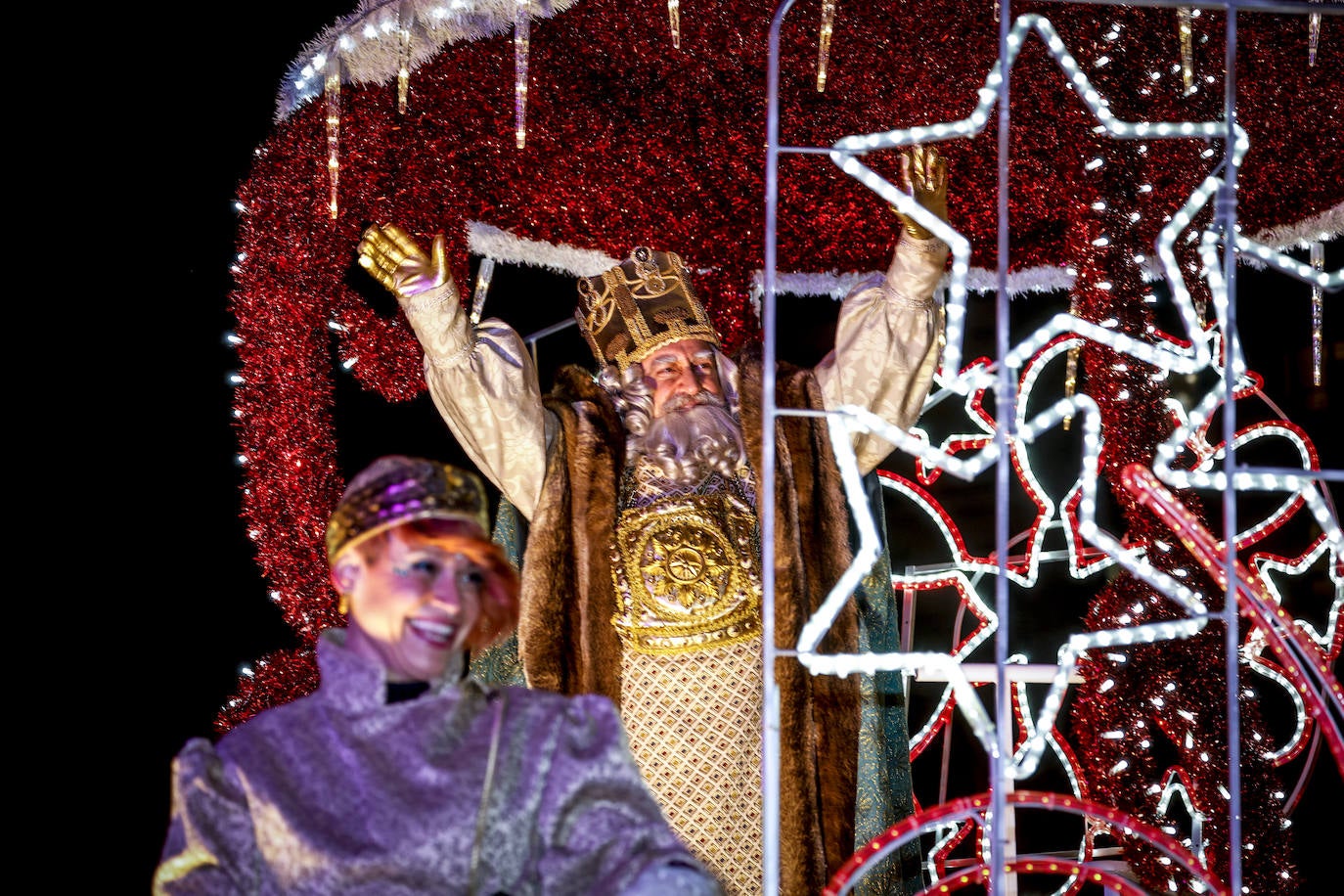 La Cabalgata de los Reyes Magos llena Vitoria de magia e ilusión