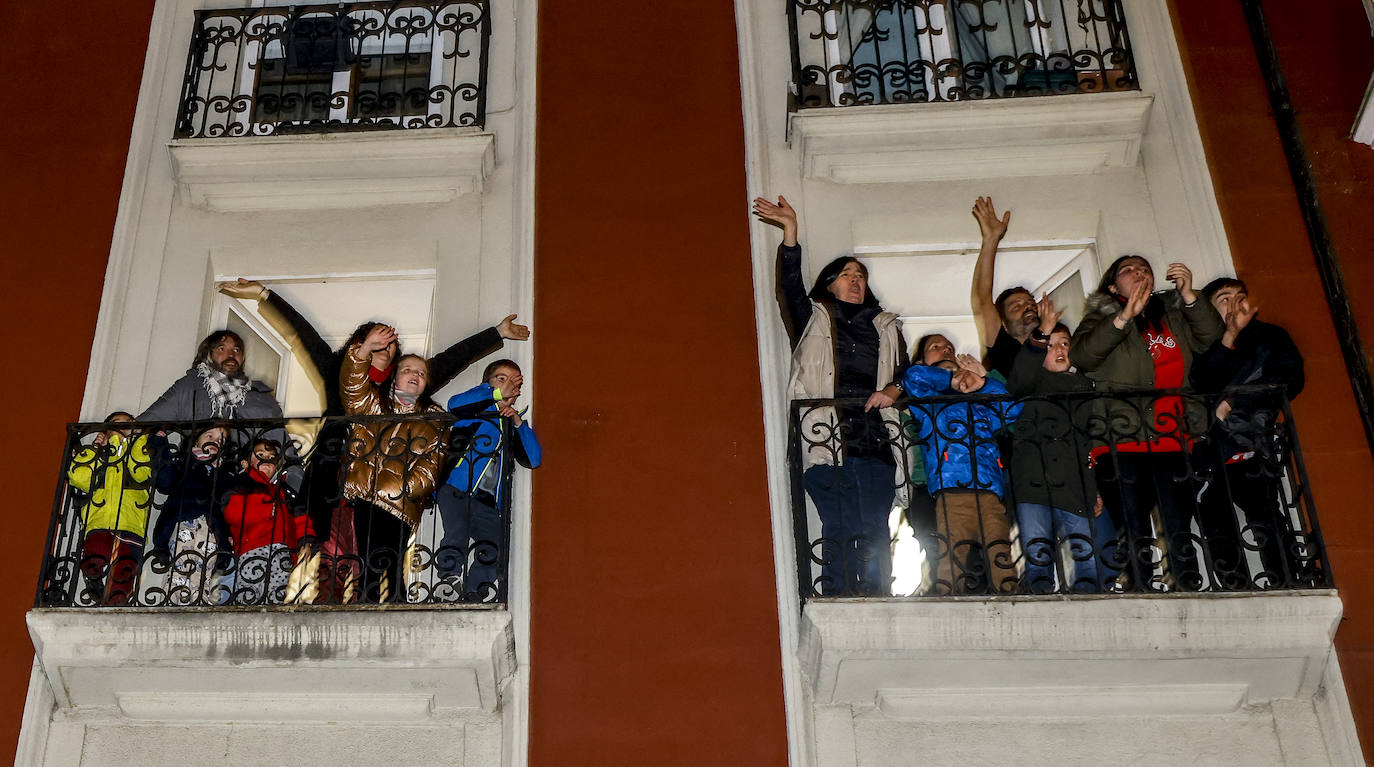 La Cabalgata de los Reyes Magos llena Vitoria de magia e ilusión