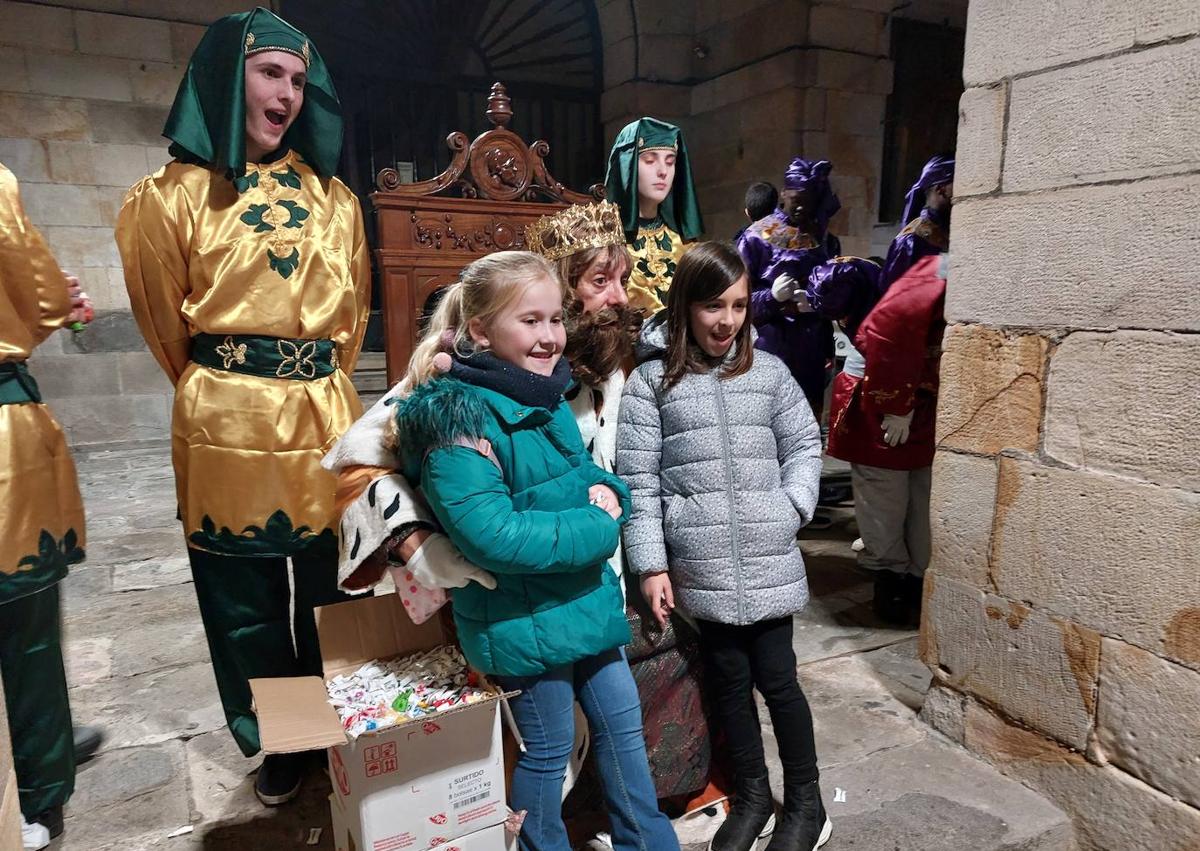 Imagen secundaria 1 - La magia de los Reyes vence a la lluvia