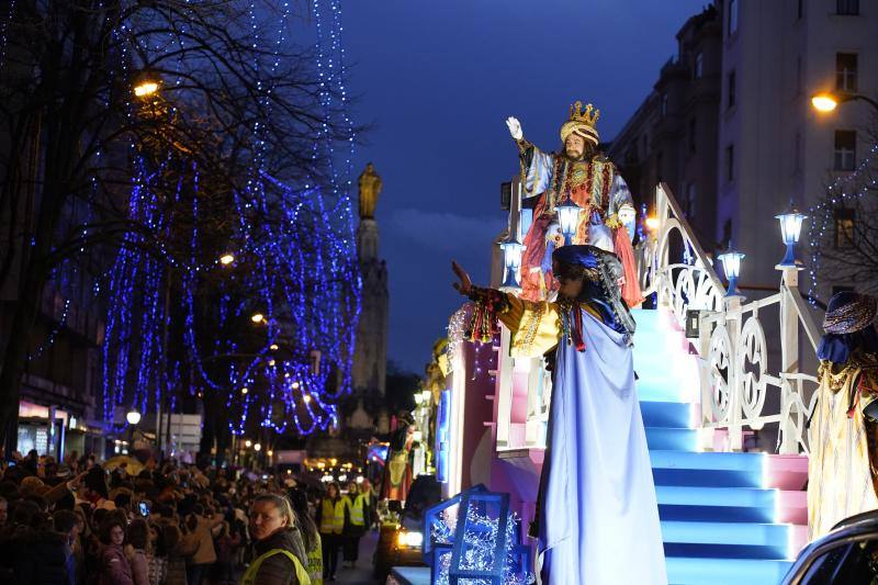La magia de los Reyes empapa Bilbao