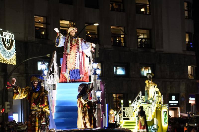 La magia de los Reyes empapa Bilbao