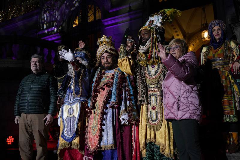 La magia de los Reyes empapa Bilbao