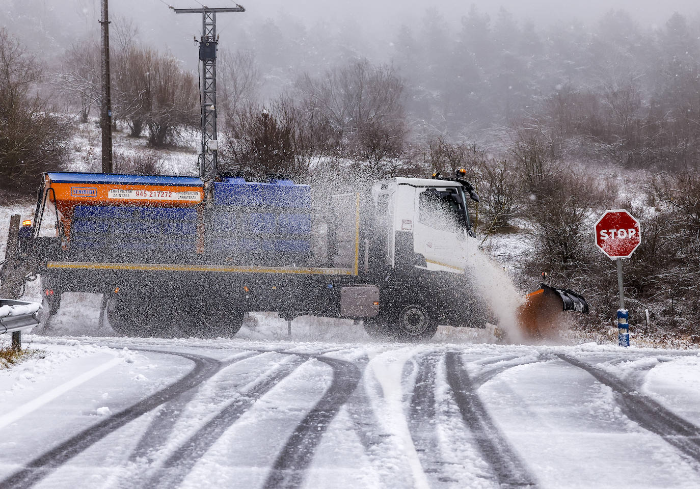 La nieve deja su tarjeta de visita en Álava