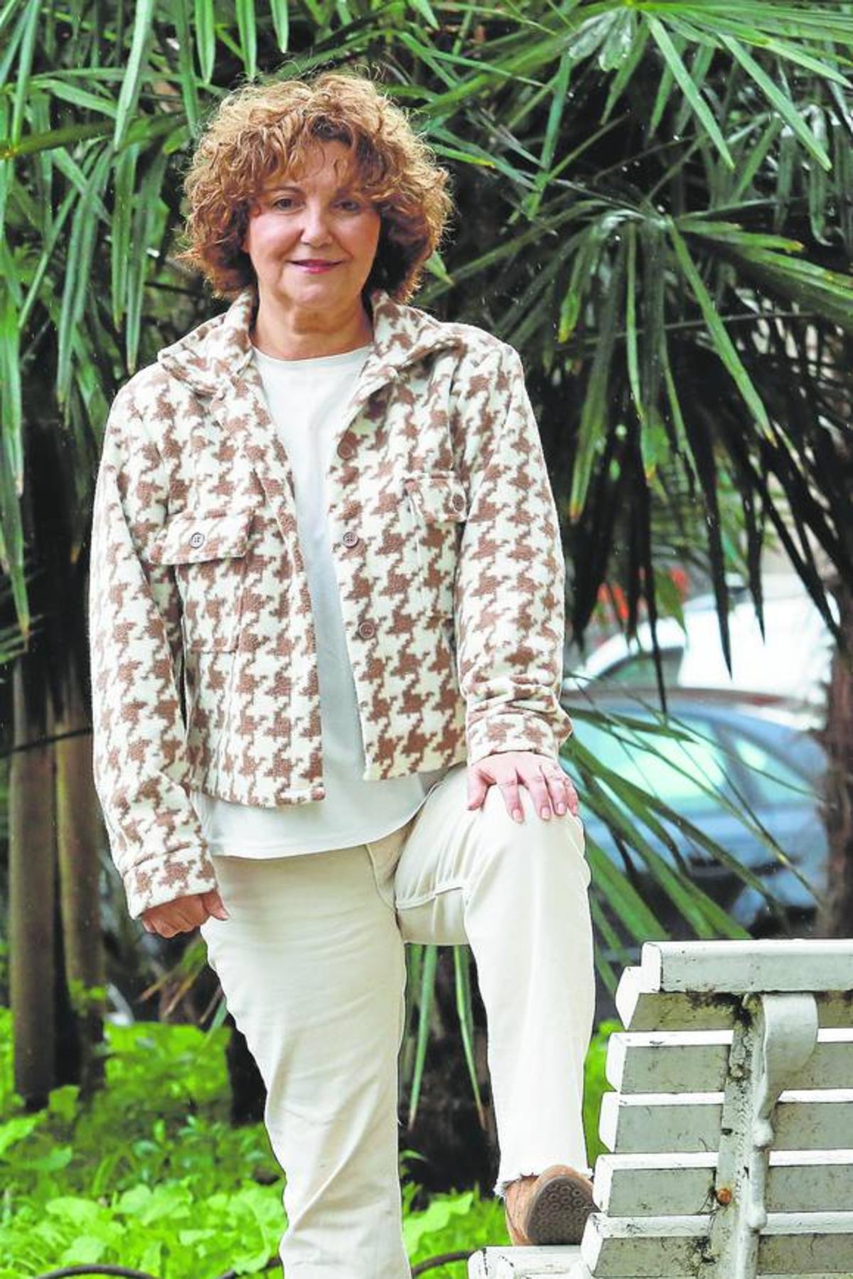 Pilar Garrido, junto a la sede de Podemos en San Sebastián.