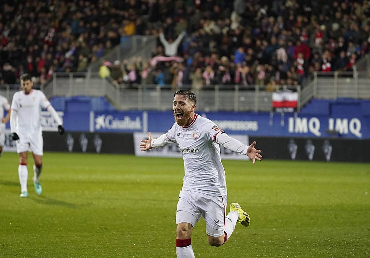 Muniain celebra el tanto conseguido en Ipurua.