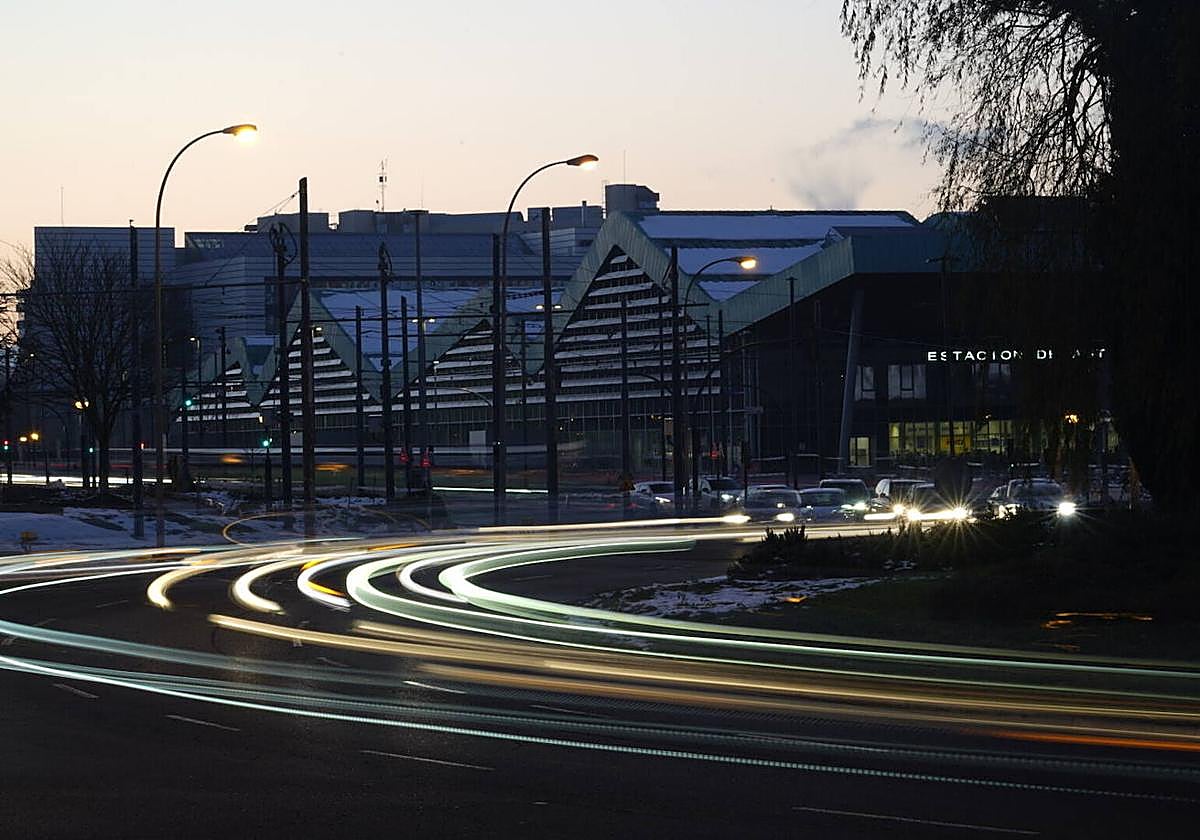 La rotonda de América Latina es uno de los puntos donde más se congestiona el tráfico en Vitoria.