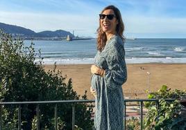 La influencer Inés Basterra, 'Hoy comemos sano' en Instagram, posa sonriente para sus seguidores.