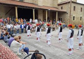 Los dantzaris locales volverán a bailar en estas fiestas en la localidad berriztarra.