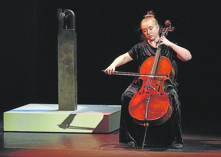 Imagen secundaria 2 - El siglo de Chillida, el hombre que quiso aprender más