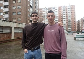 Ander Laka y Unai Pérez en Sarriko, donde tienen actualmente sus domicilios.