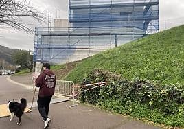 Vista del edificio en obras que acogerá la EtxeTIC de Basauri en el número 2 de la Ronda de Uribarri.