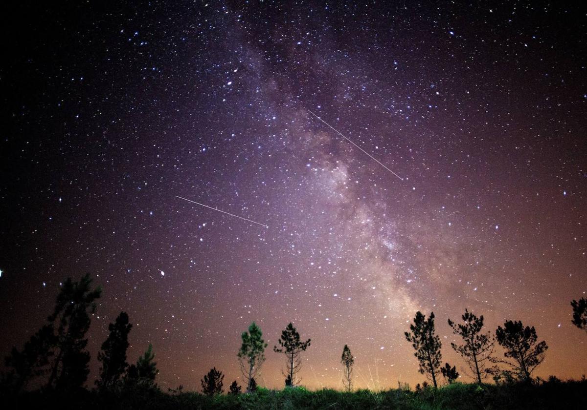 Las perséidas recorren el cielo en agosto.