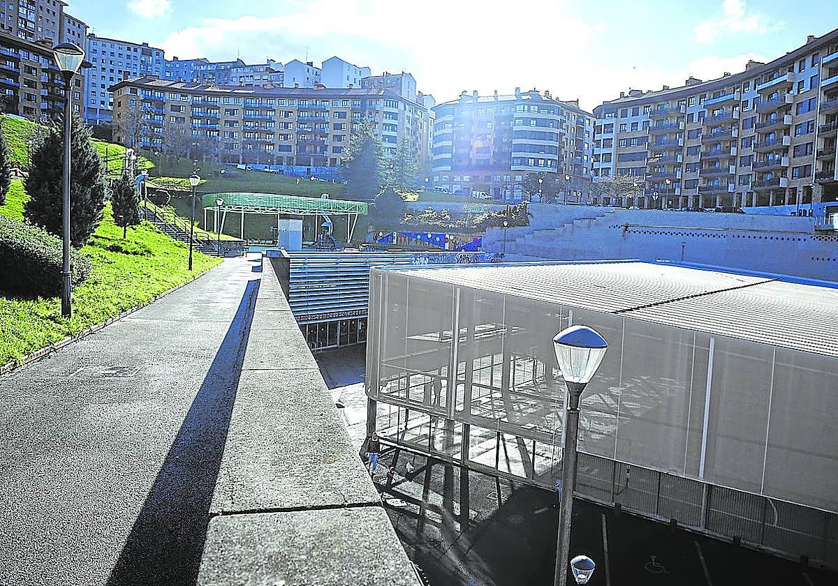 Los locales se encuentran soterrados y fueron habilitados junto al actual polideportivo de Atxuri.